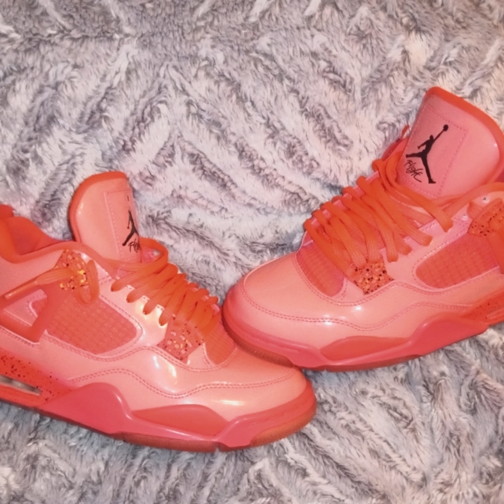 Jordan 4 Hot Punch